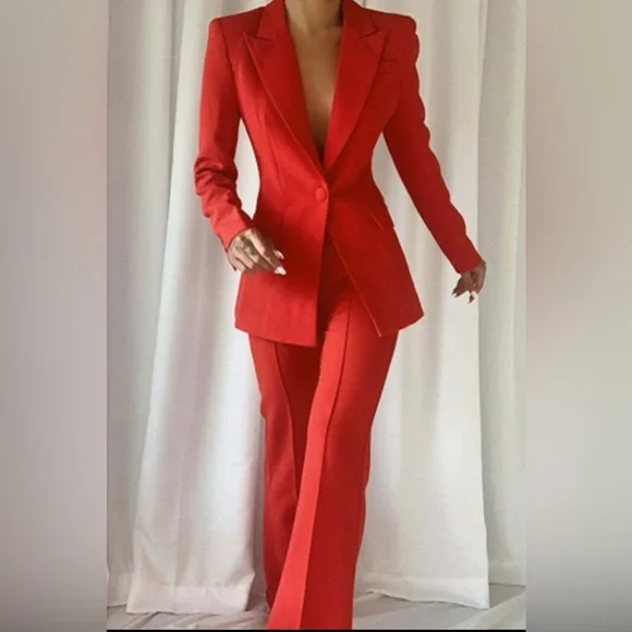 Stunning Women two pieces Red Suit - Picture 1 of 3
